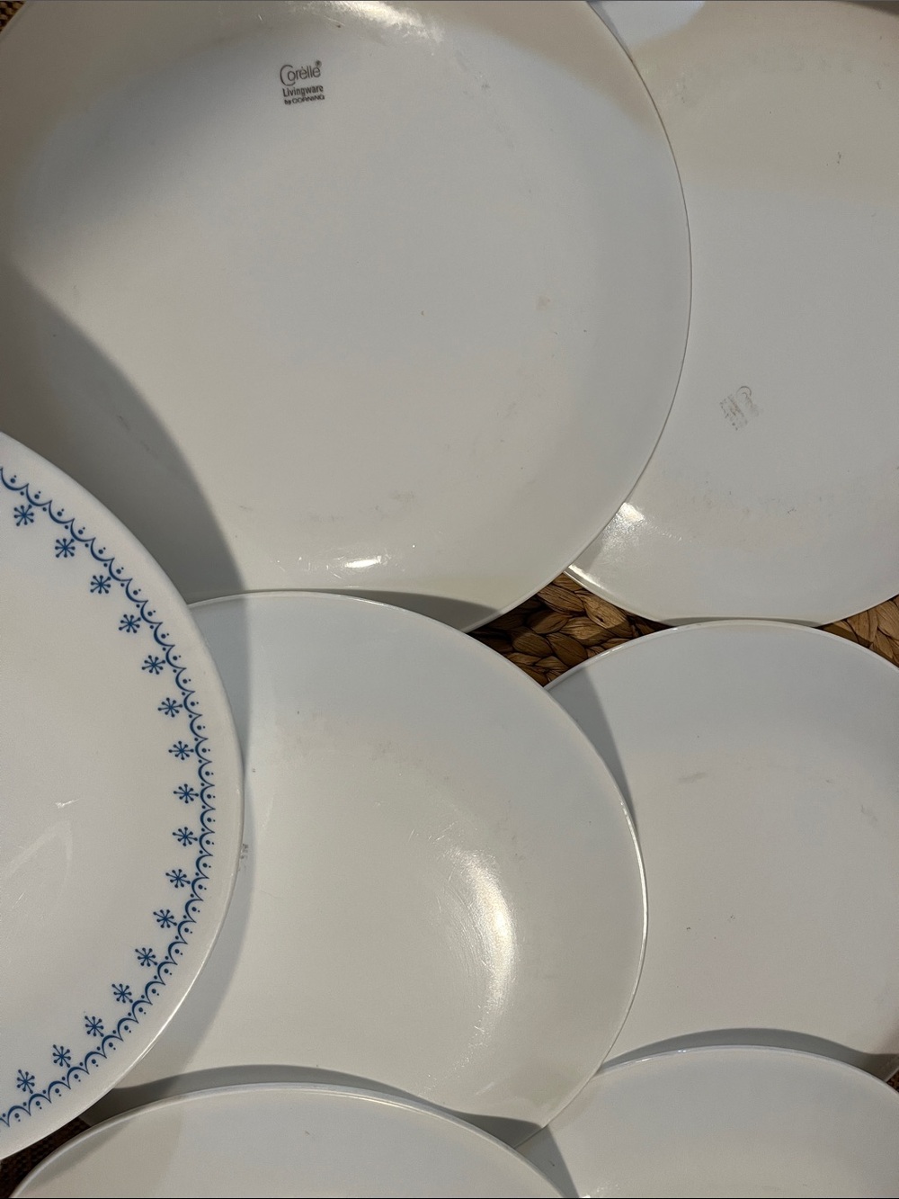 8 pc Corelle Blue Snowflake Plate Set 10.25" - Picture 3 of 7